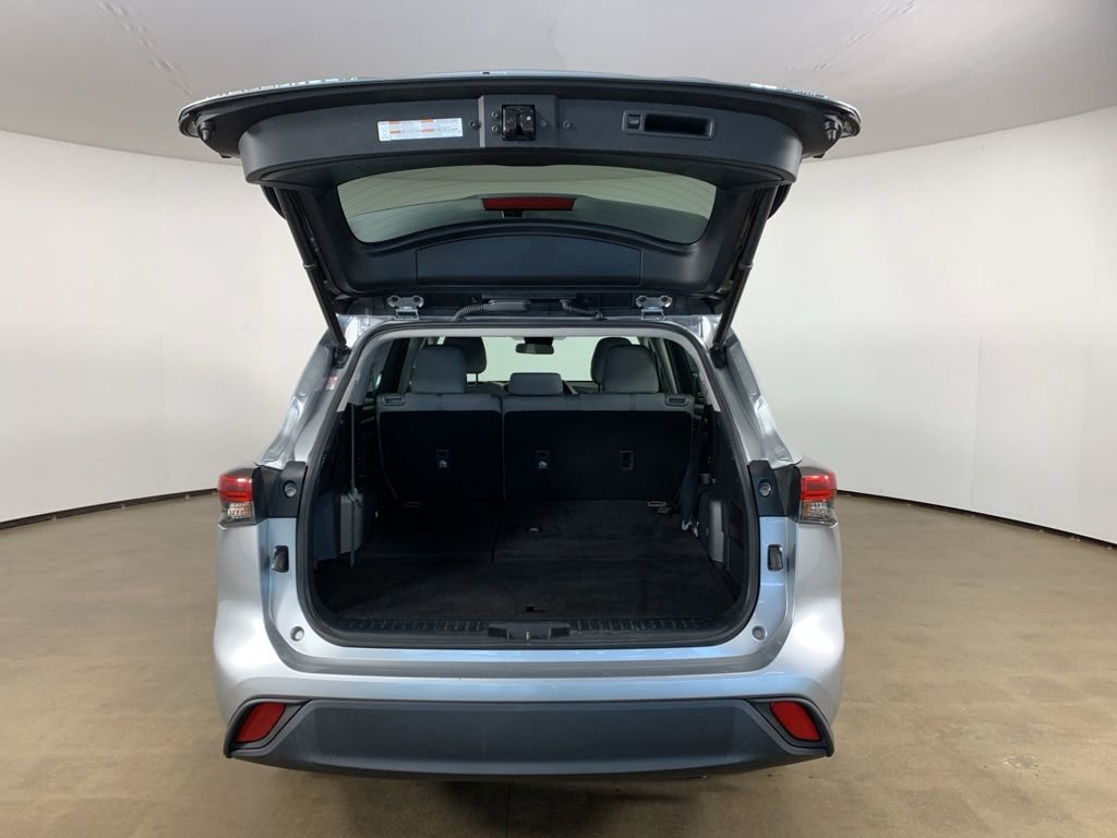 Used 2023 Toyota Highlander LE image 12