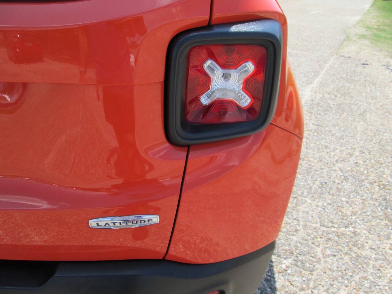 Used 2015 Jeep Renegade Latitude AWD/4WD image 60