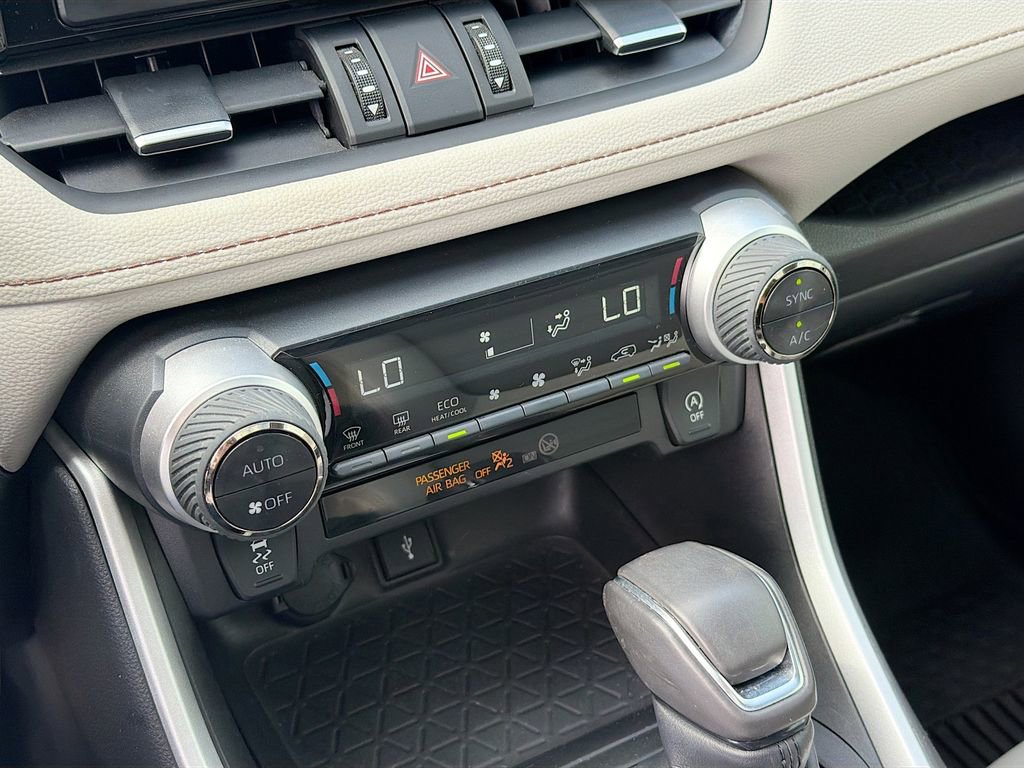 Used 2022 Toyota RAV4 XLE Premium image 15