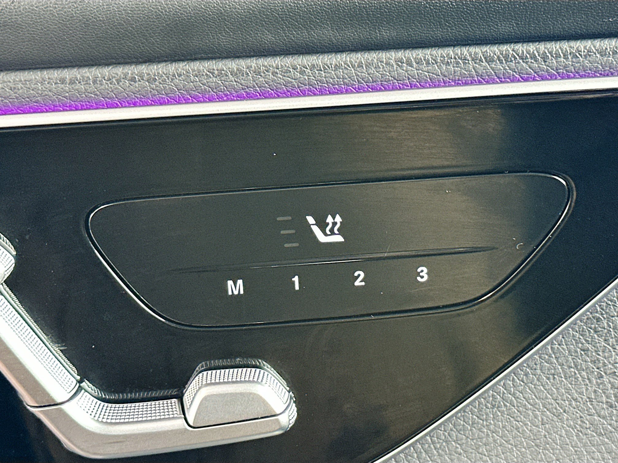 Used 2025 Mercedes-Benz GLC 300 4MATIC image 19