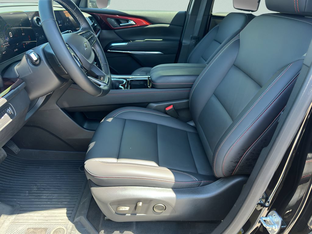 Used 2025 Chevrolet Traverse Z71 w/ LPO, Floor Liner Package AWD/4WD image 13