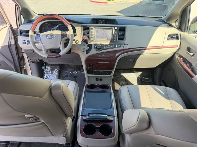 Used 2014 Toyota Sienna Limited w/ Limited Premium Package image 28