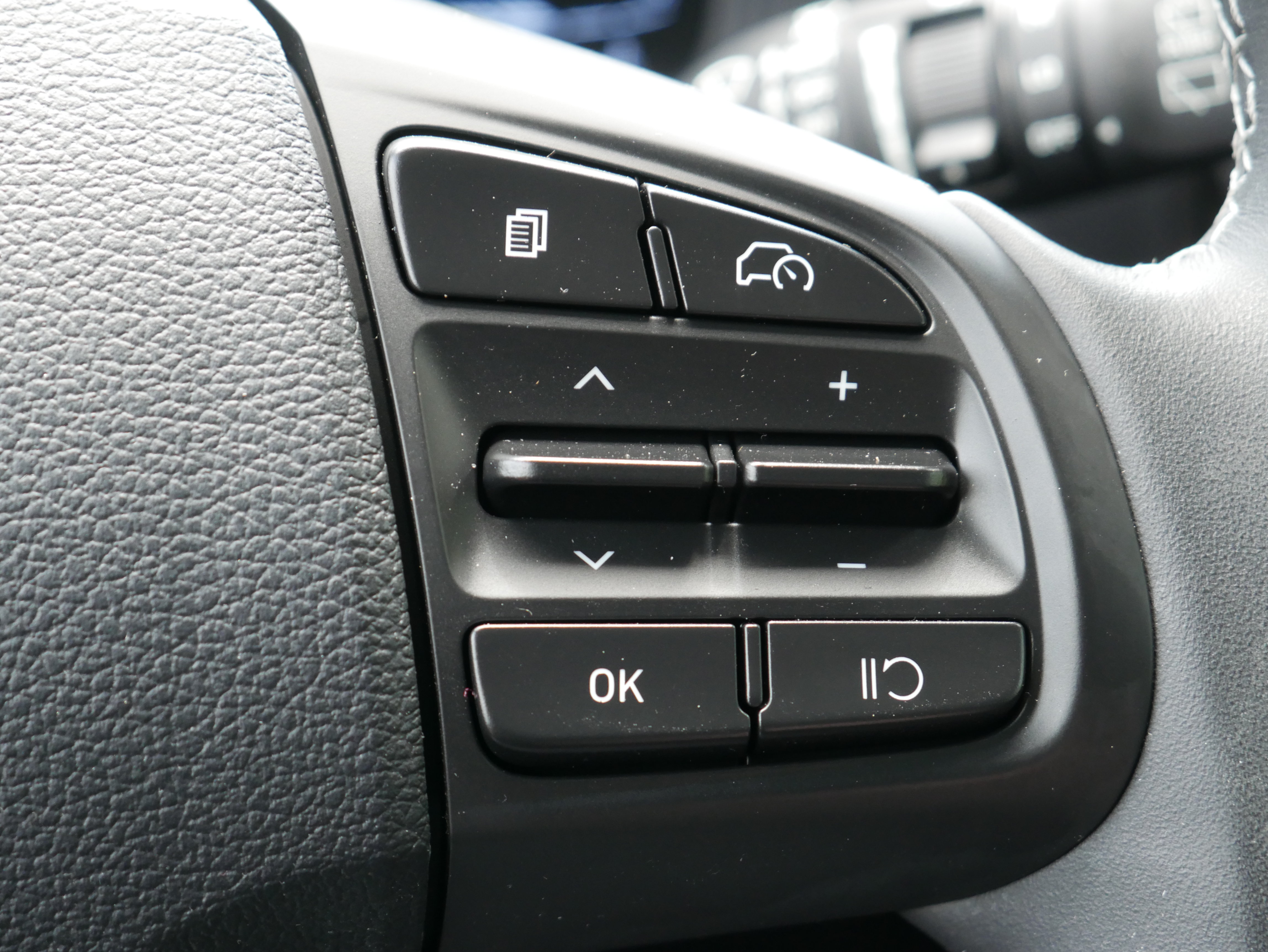 Used 2025 Hyundai Venue SEL FWD image 26
