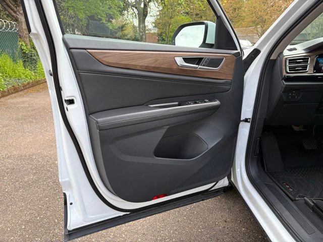 Used 2024 Volkswagen Atlas SE AWD/4WD image 11