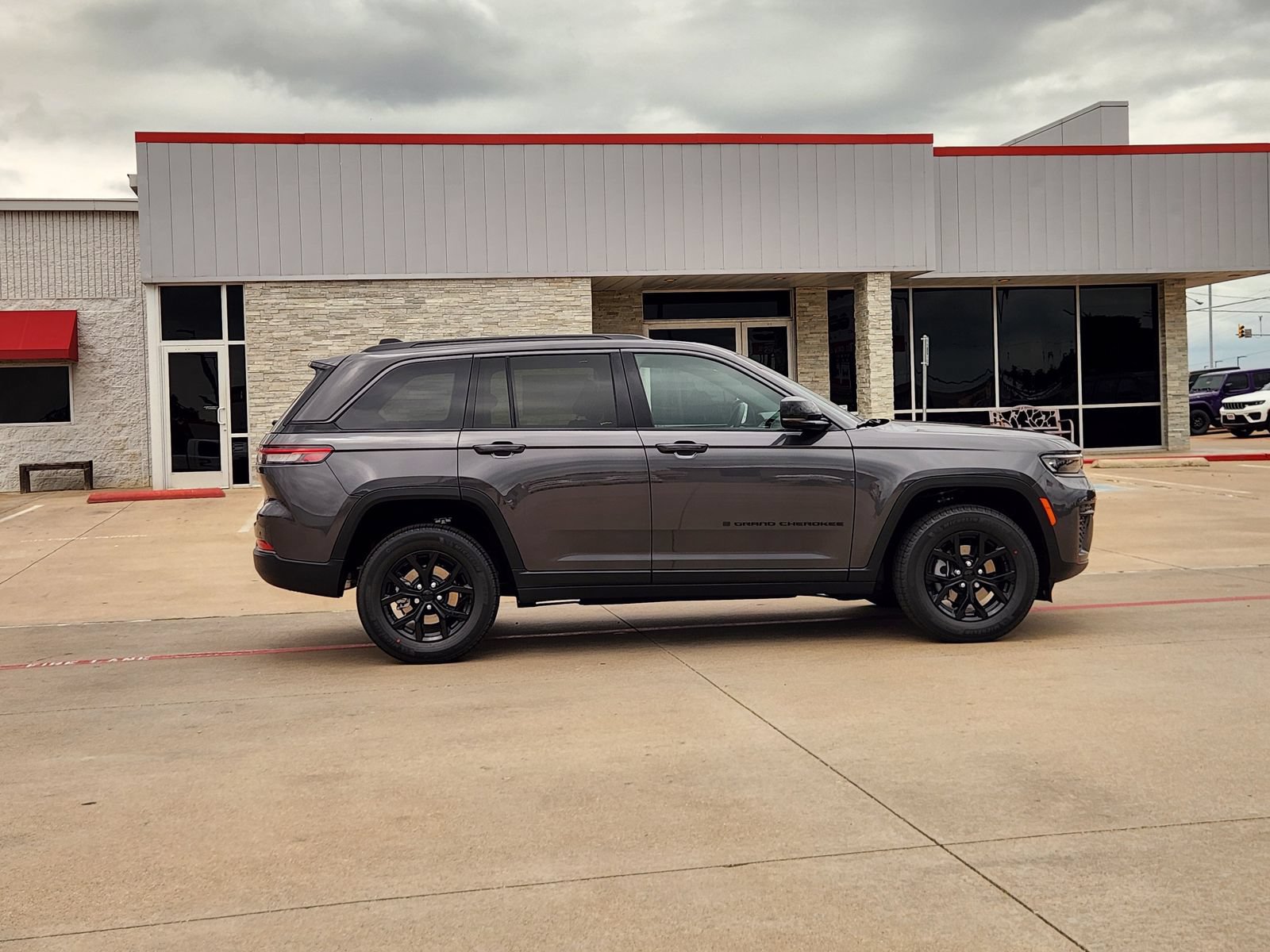 New 2026 Jeep Grand Cherokee Altitude RWD image 7