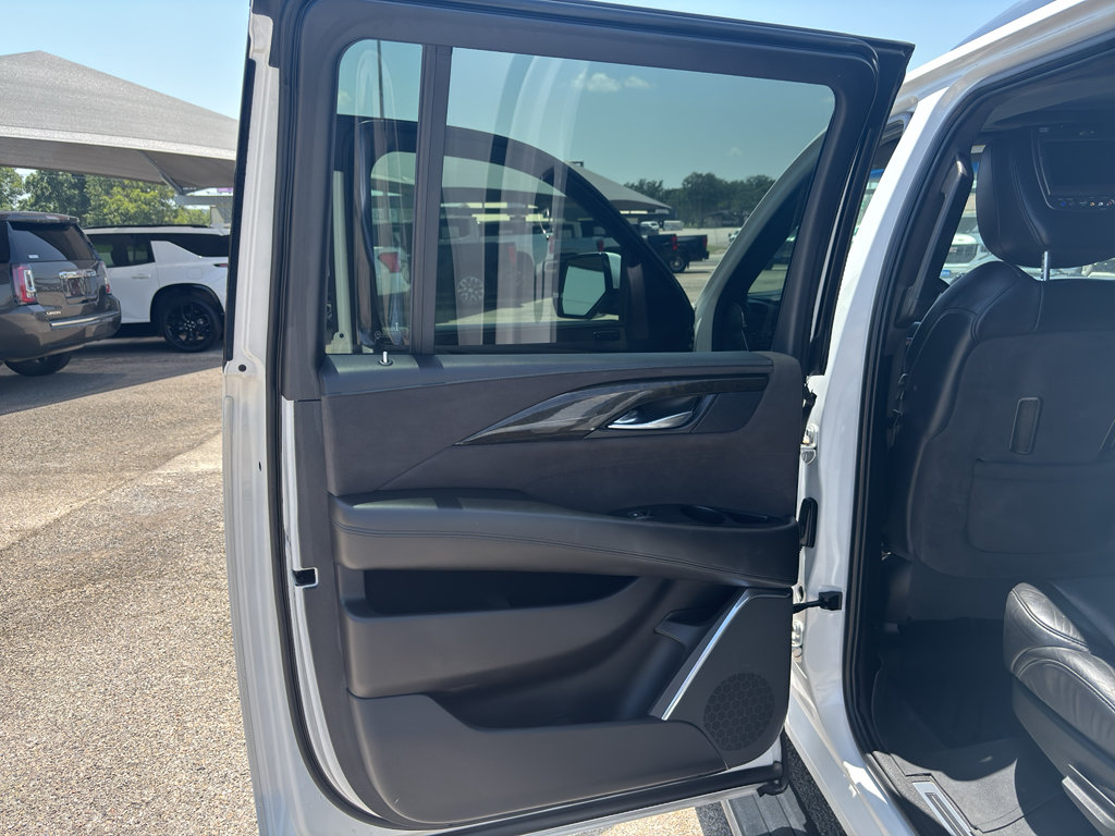 Used 2018 Cadillac Escalade ESV Platinum AWD/4WD image 14