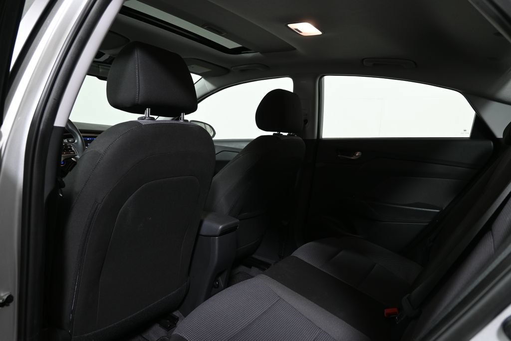 Used 2022 Hyundai Accent Limited FWD image 7