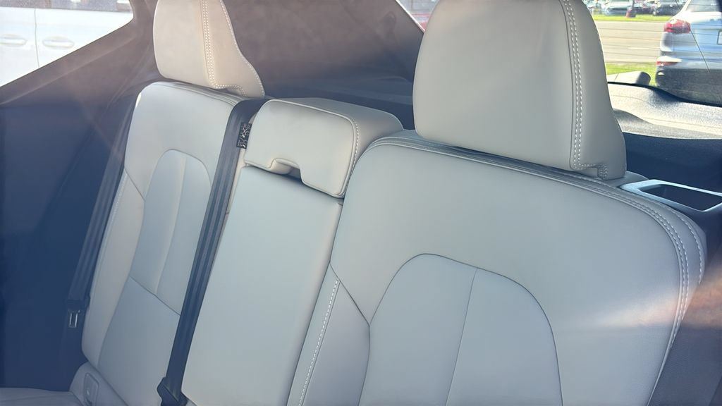 Certified 2026 Volvo XC40 B5 Plus AWD/4WD image 27