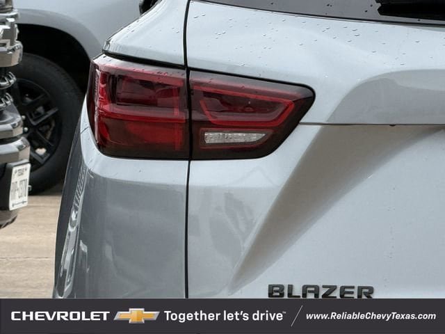 Used 2023 Chevrolet Blazer RS w/ Driver Confidence II Package FWD image 9