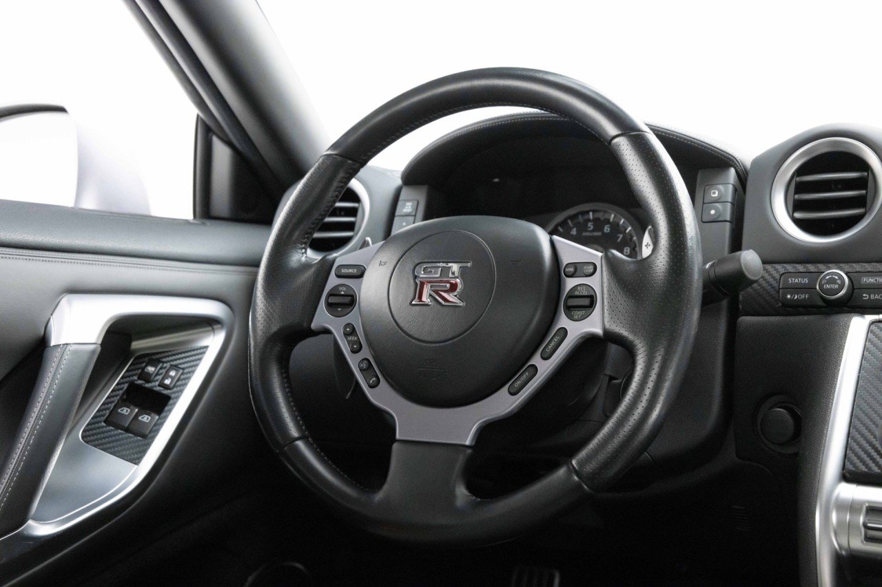 Used 2010 Nissan GT-R Premium AWD/4WD image 12