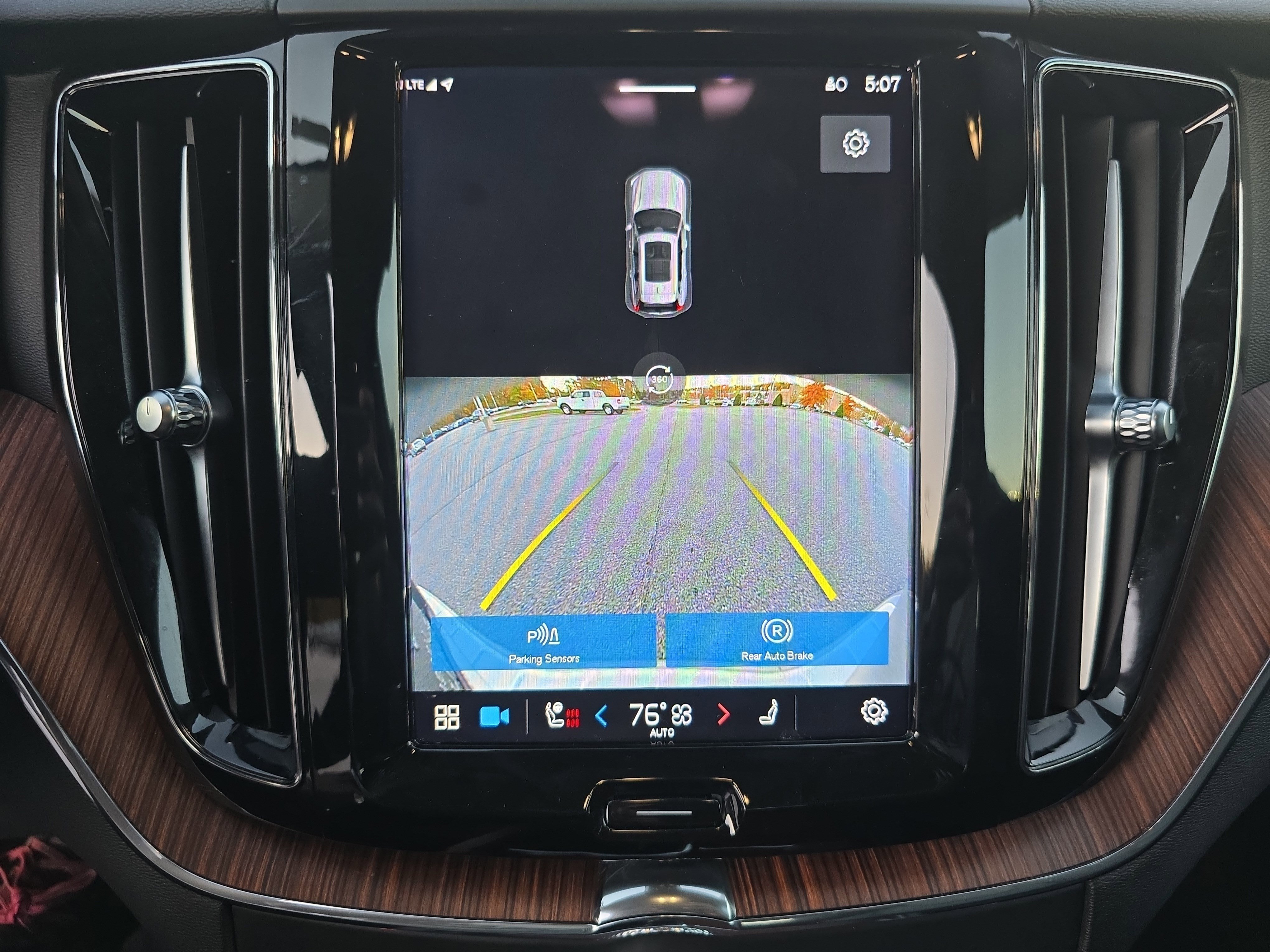 Used 2023 Volvo XC60 B5 Plus w/ Climate Package image 23