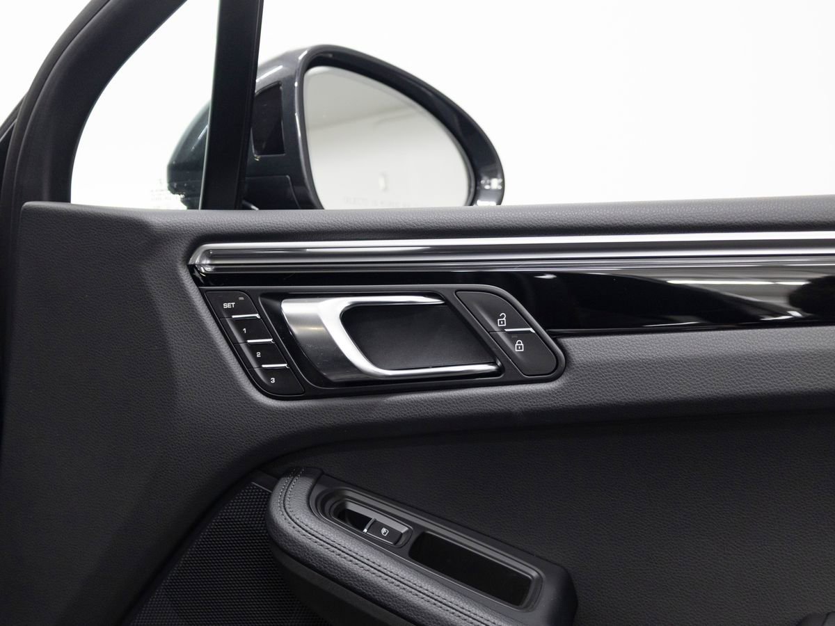 Certified 2026 Porsche Macan image 30