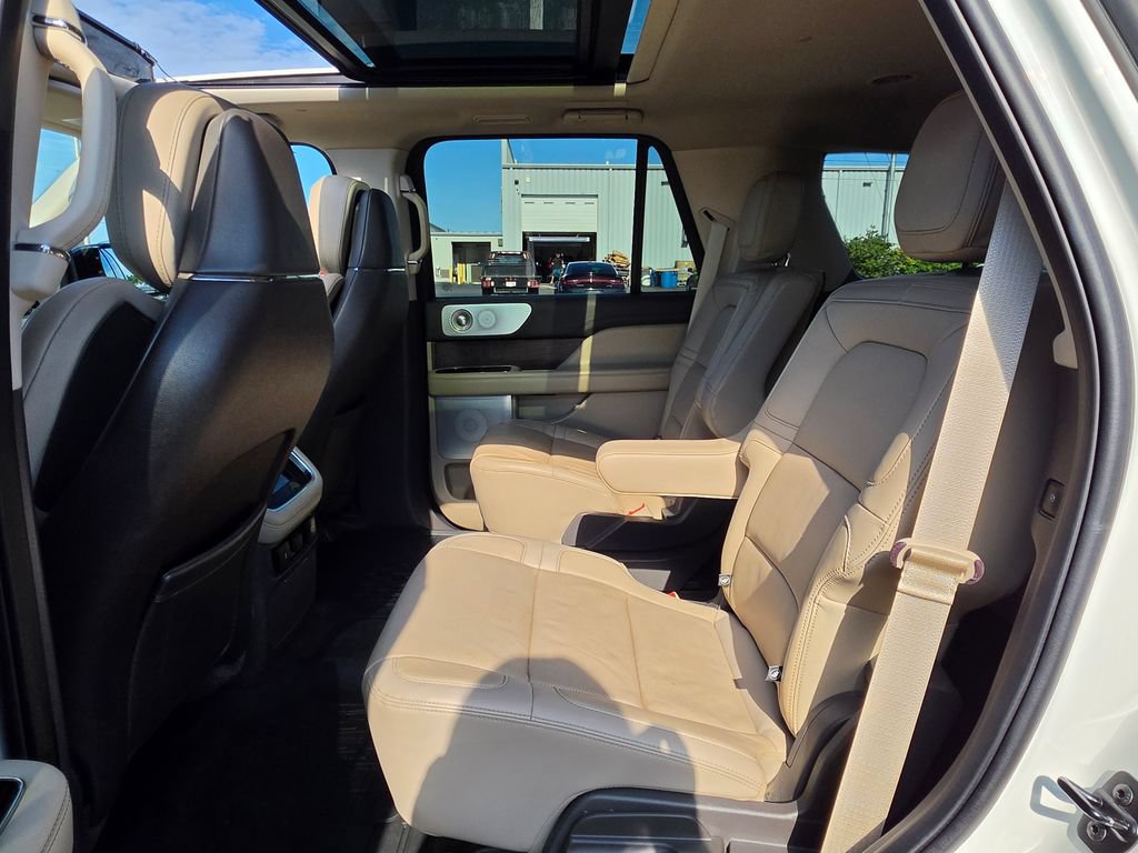 Used 2022 Lincoln Navigator Reserve AWD/4WD image 38