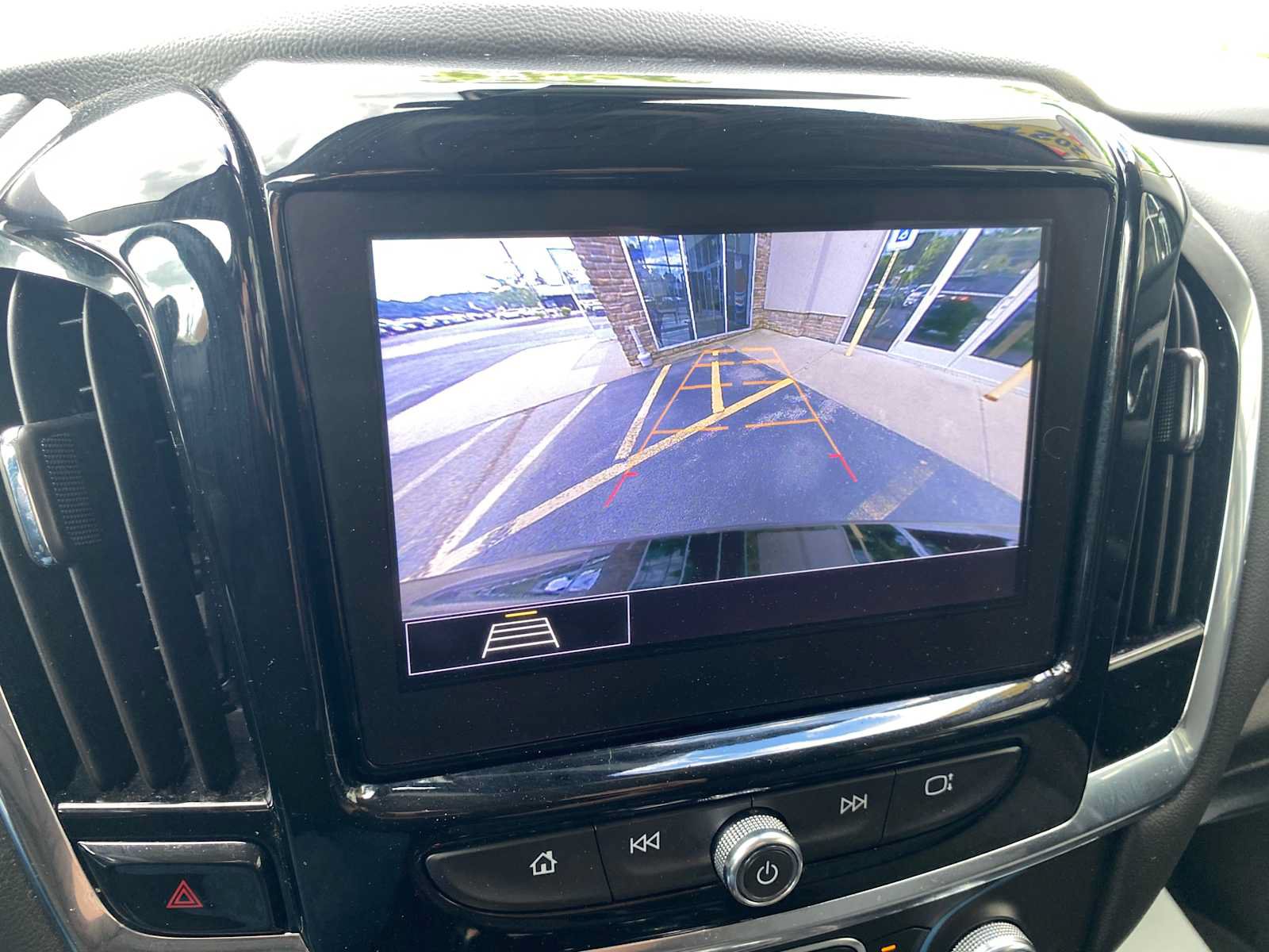 Used 2021 Chevrolet Traverse LT AWD/4WD image 19