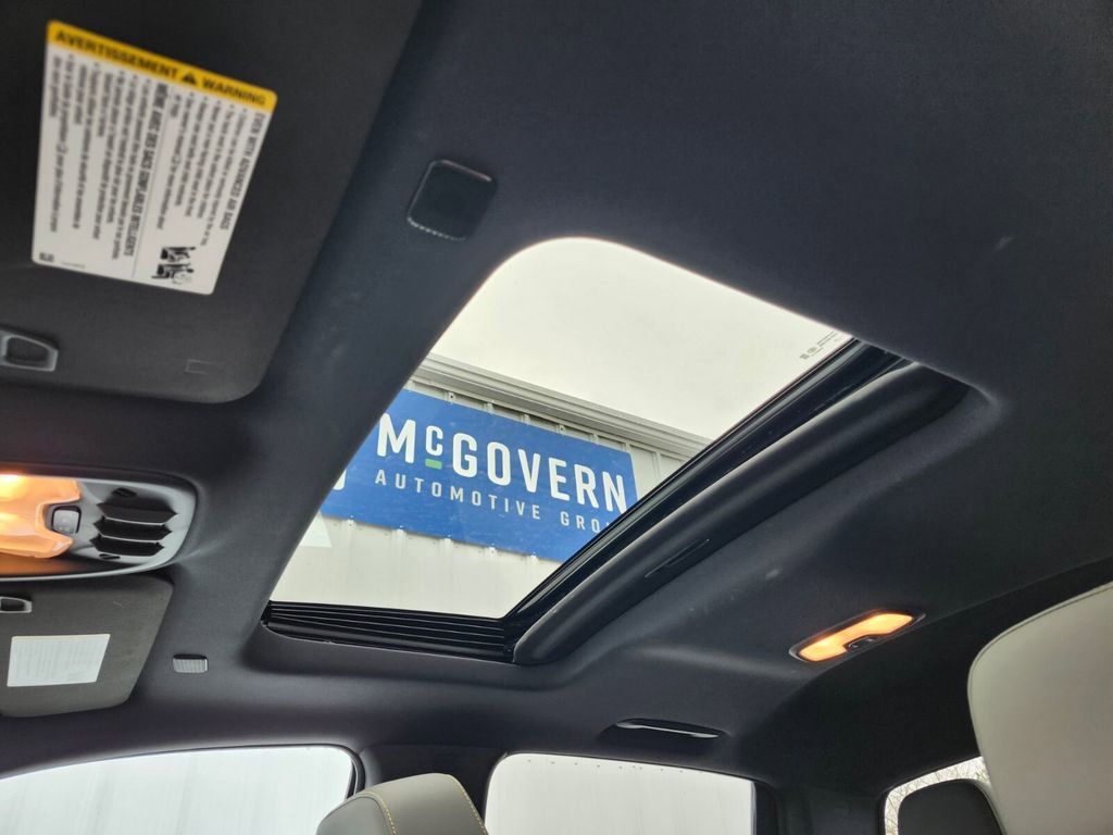 Used 2024 Chevrolet Colorado ZR2 w/ Technology Package AWD/4WD image 18