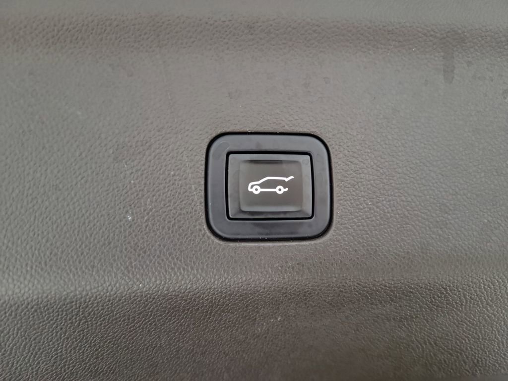 Certified 2021 GMC Yukon Denali image 22