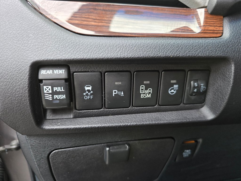 Used 2015 Toyota Sienna Limited Premium AWD/4WD image 42