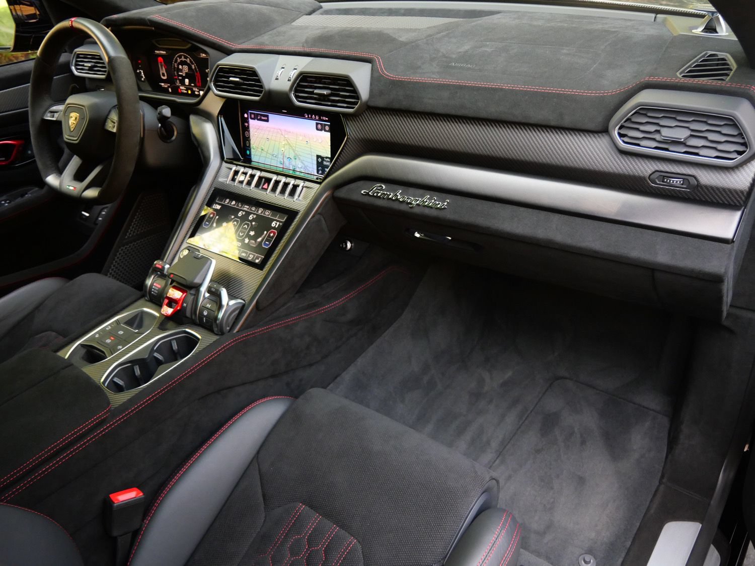 Used 2024 Lamborghini Urus Performante AWD/4WD image 22