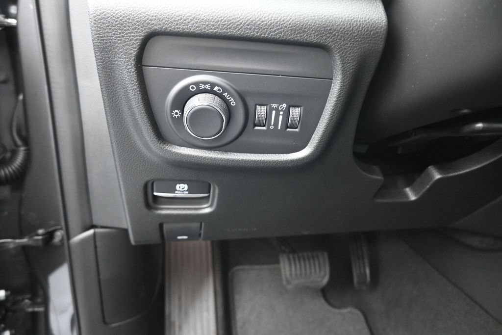 New 2026 Jeep Grand Cherokee L Laredo RWD image 21