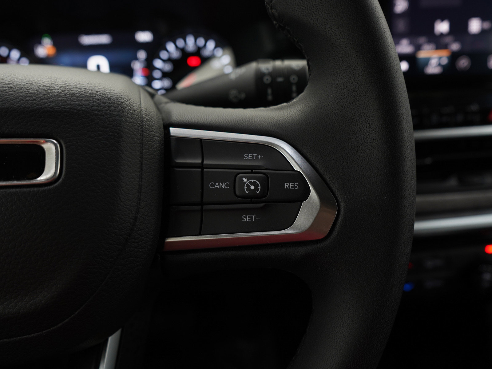 Used 2025 Jeep Compass Latitude AWD/4WD image 26