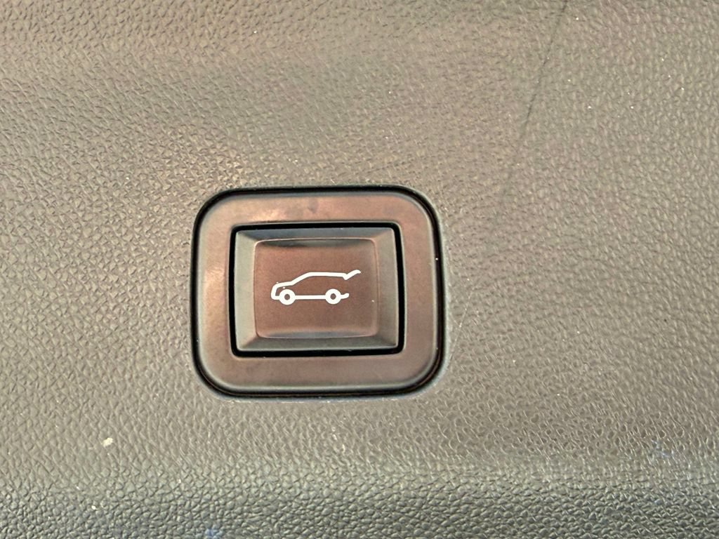 Used 2023 Cadillac Escalade ESV Premium Luxury AWD/4WD image 19