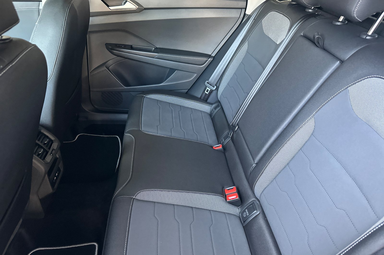 New 2026 Volkswagen Taos SE FWD image 10