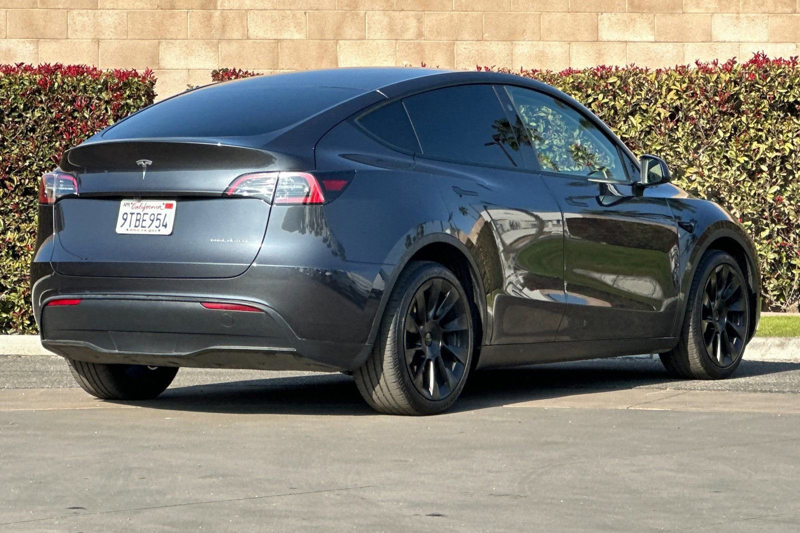 Used 2025 Tesla Model Y Long Range image 4