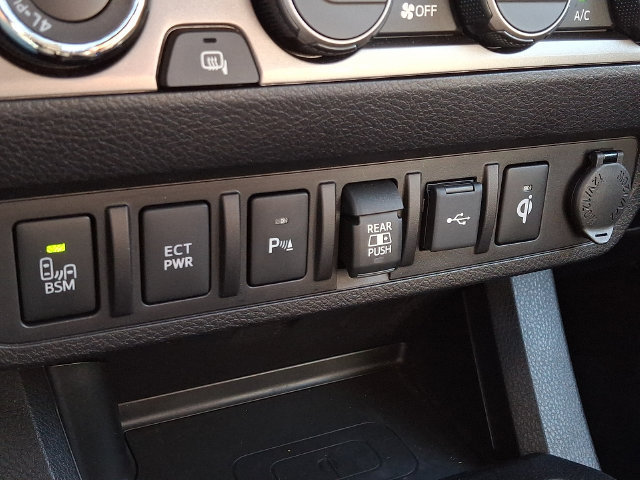 Used 2022 Toyota Tacoma Limited AWD/4WD image 25