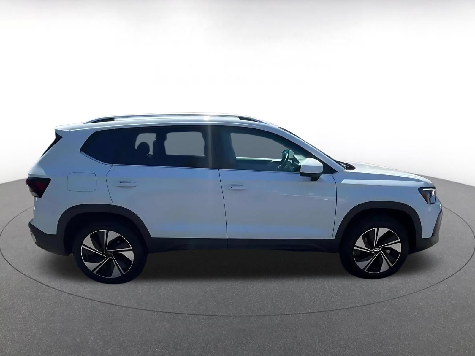 Used 2026 Volkswagen Taos SE AWD/4WD image 15