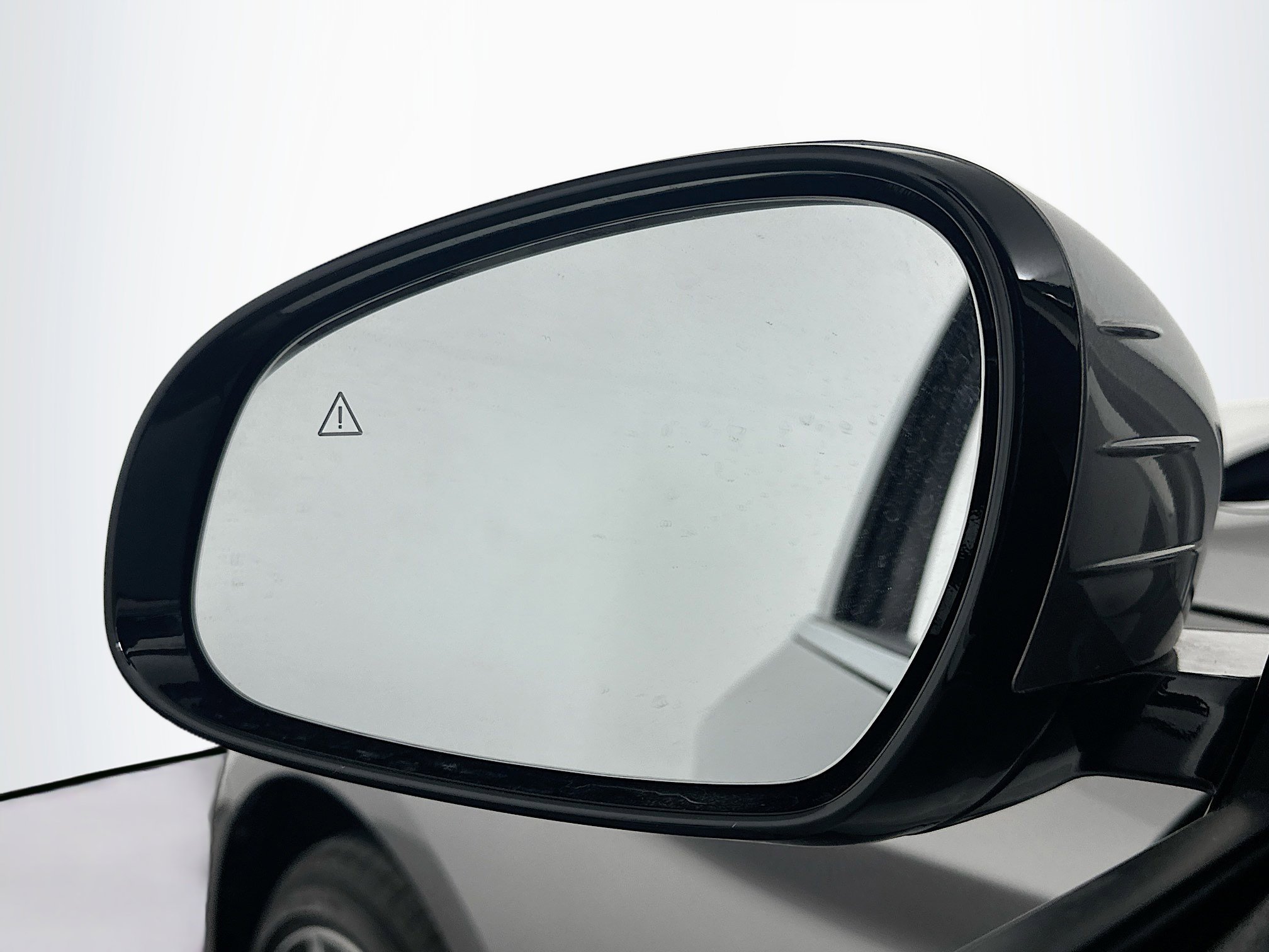 Used 2025 Genesis G70 2.5T image 16