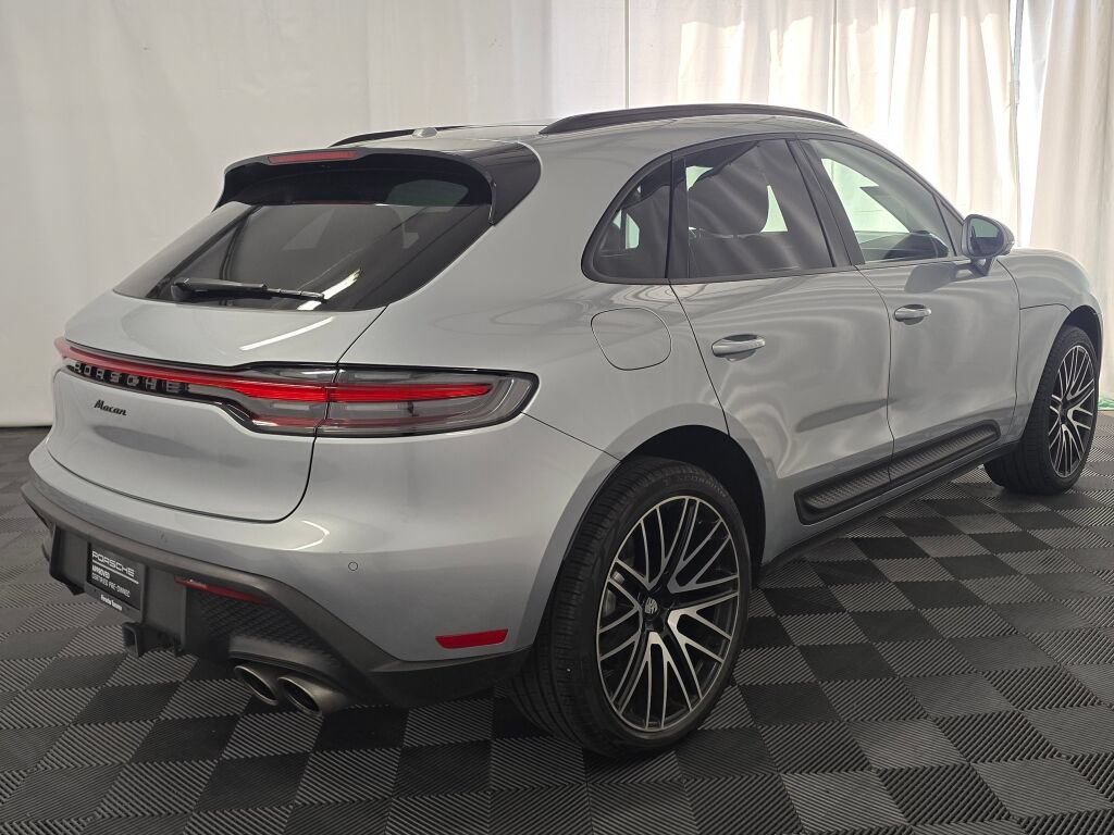 Certified 2024 Porsche Macan AWD/4WD image 8