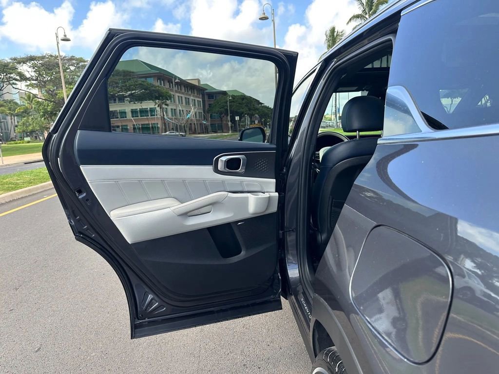 Used 2022 Kia Sorento SX Prestige w/ Panoramic Sunroof Package image 17