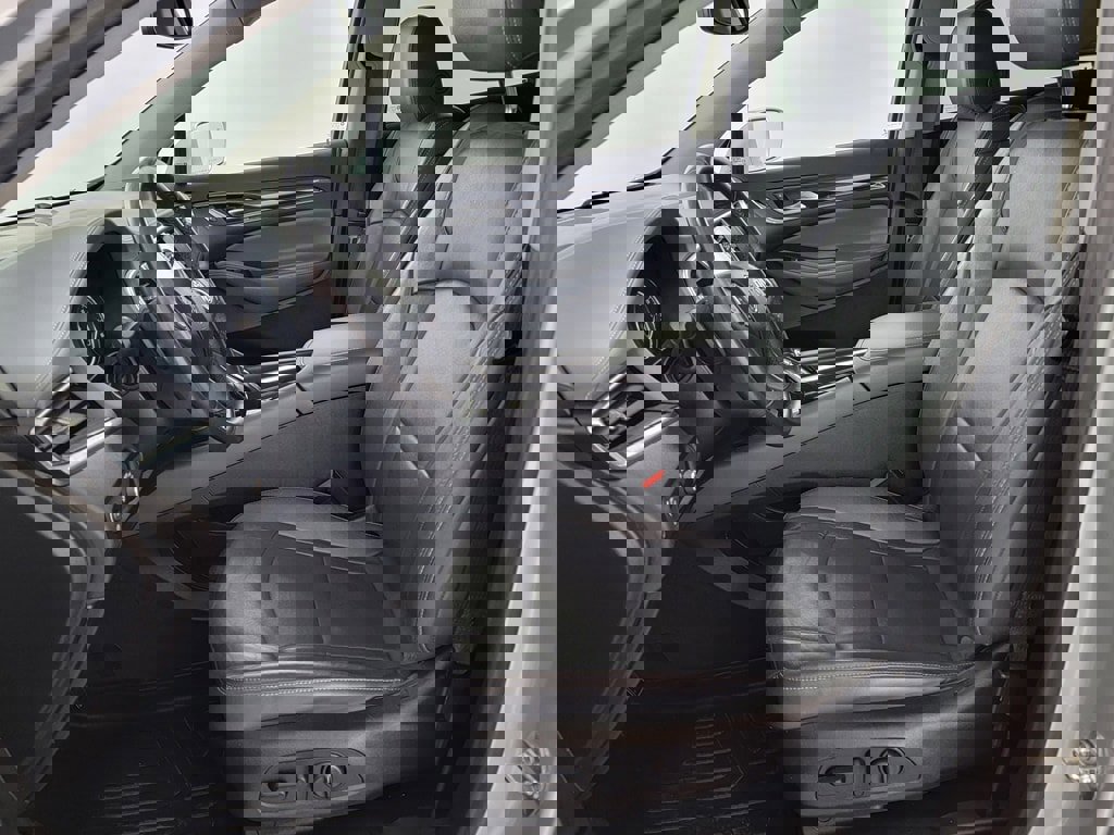 Used 2020 Buick Enclave Essence image 14