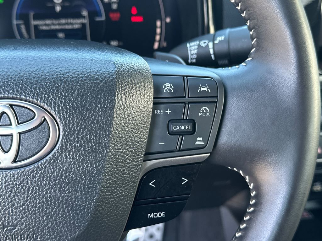 Used 2025 Toyota Camry SE w/ Convenience Package image 24