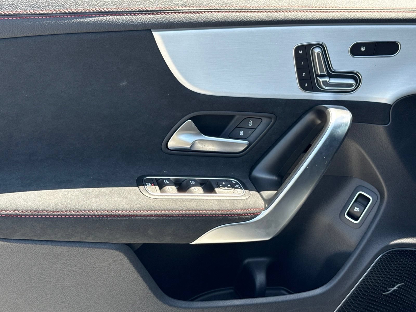 Used 2025 Mercedes-Benz CLA 250 image 13
