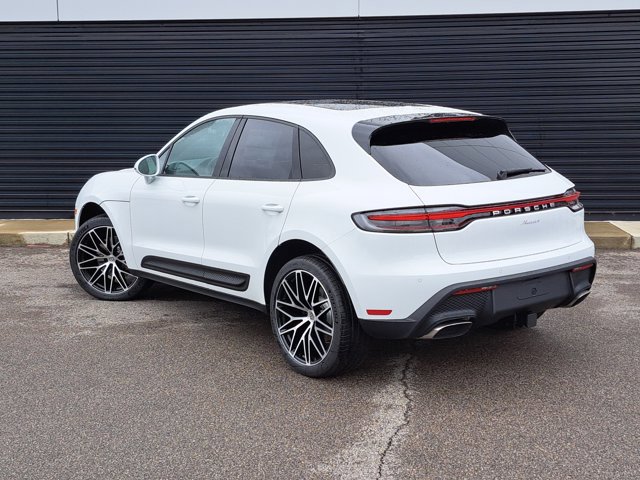 Used 2026 Porsche Macan AWD/4WD image 3