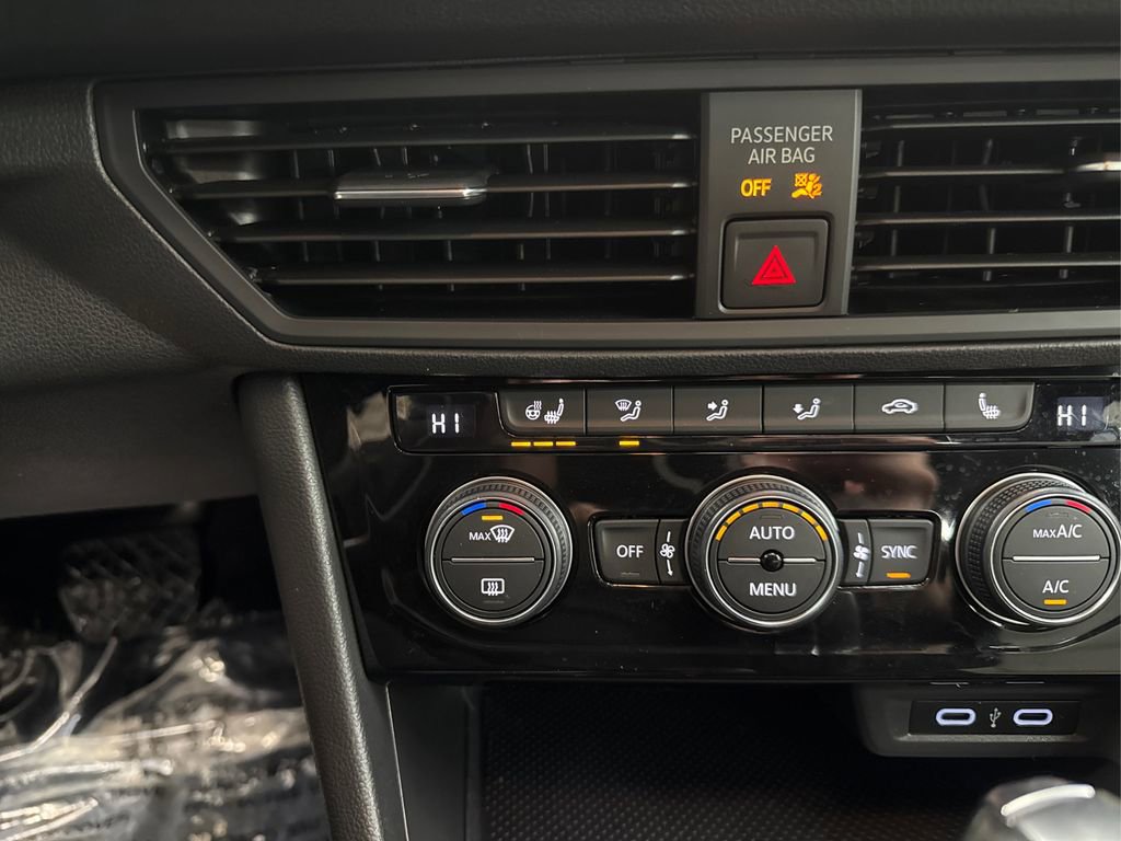 Used 2020 Volkswagen Jetta R-Line w/ R-Line Cold Weather Package image 34