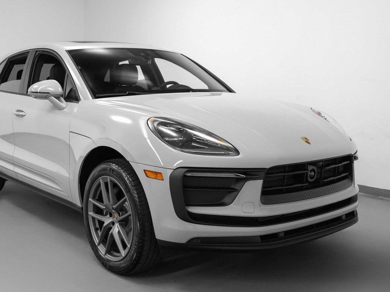 Certified 2026 Porsche Macan AWD/4WD image 9