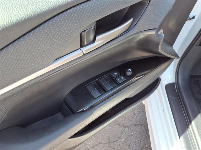 Used 2025 Toyota Camry SE image 11