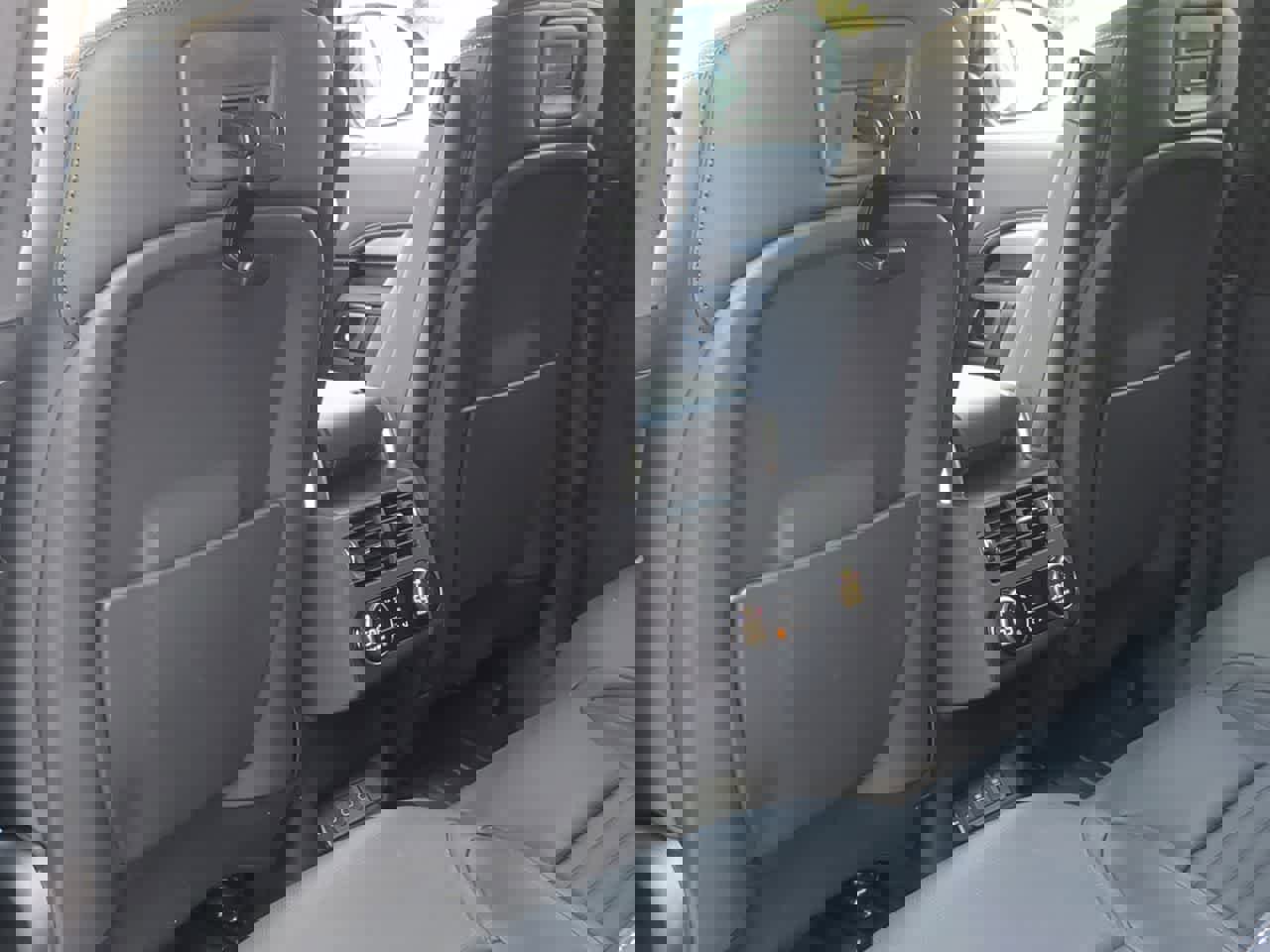 Used 2025 Land Rover Discovery Dynamic SE AWD/4WD image 18