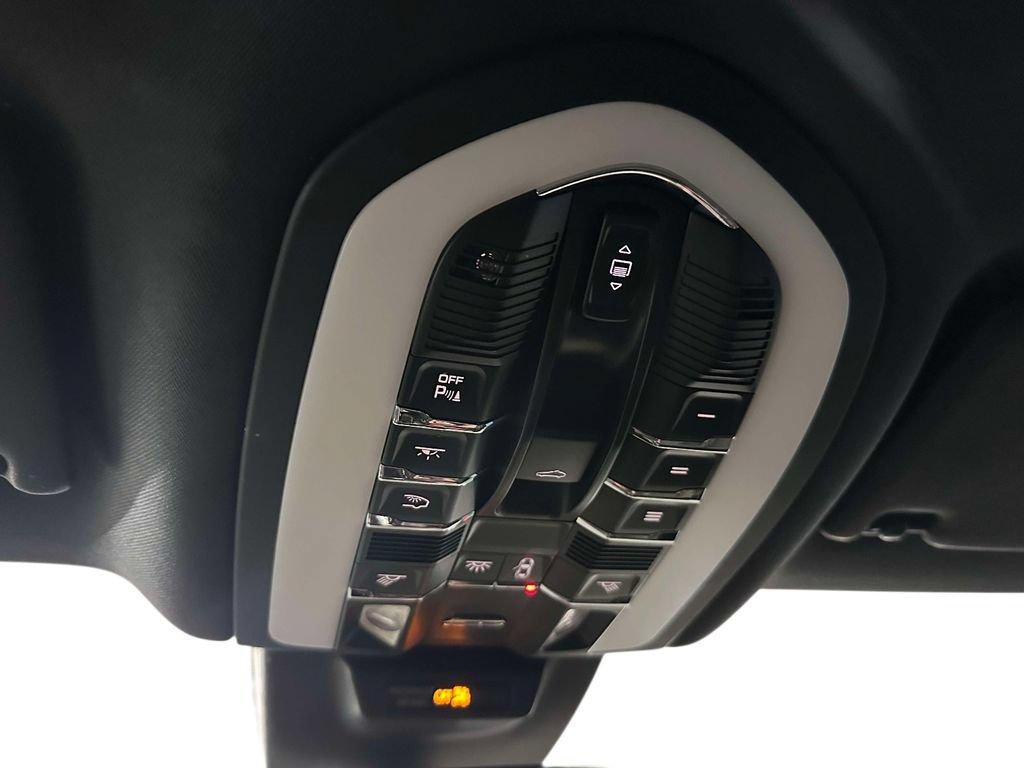 Used 2024 Porsche Macan AWD/4WD image 24