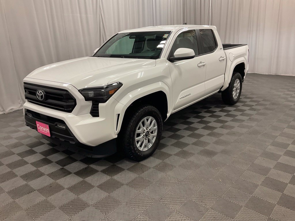 Used 2025 Toyota Tacoma SR5 AWD/4WD image 9