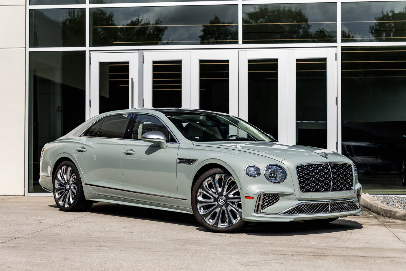 New 2025 Bentley Flying Spur Plug-In Hybrid image 1
