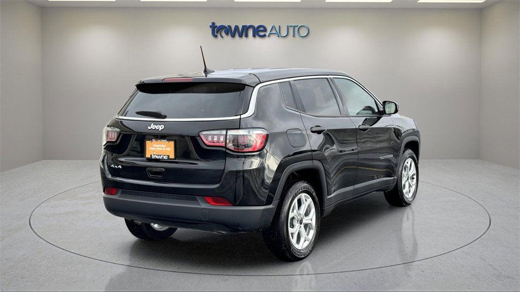 Used 2025 Jeep Compass Sport image 5