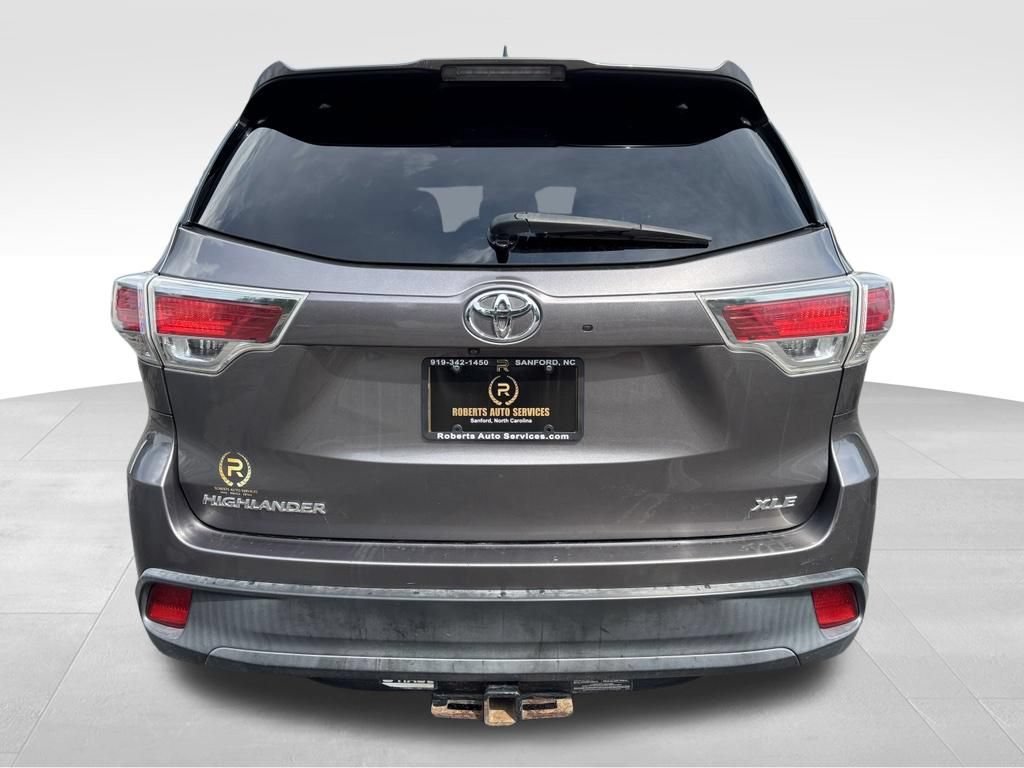 Used 2014 Toyota Highlander XLE FWD image 4