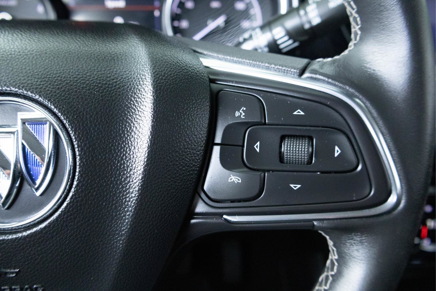Used 2023 Buick Encore GX Select w/ Sport Touring Package FWD image 19