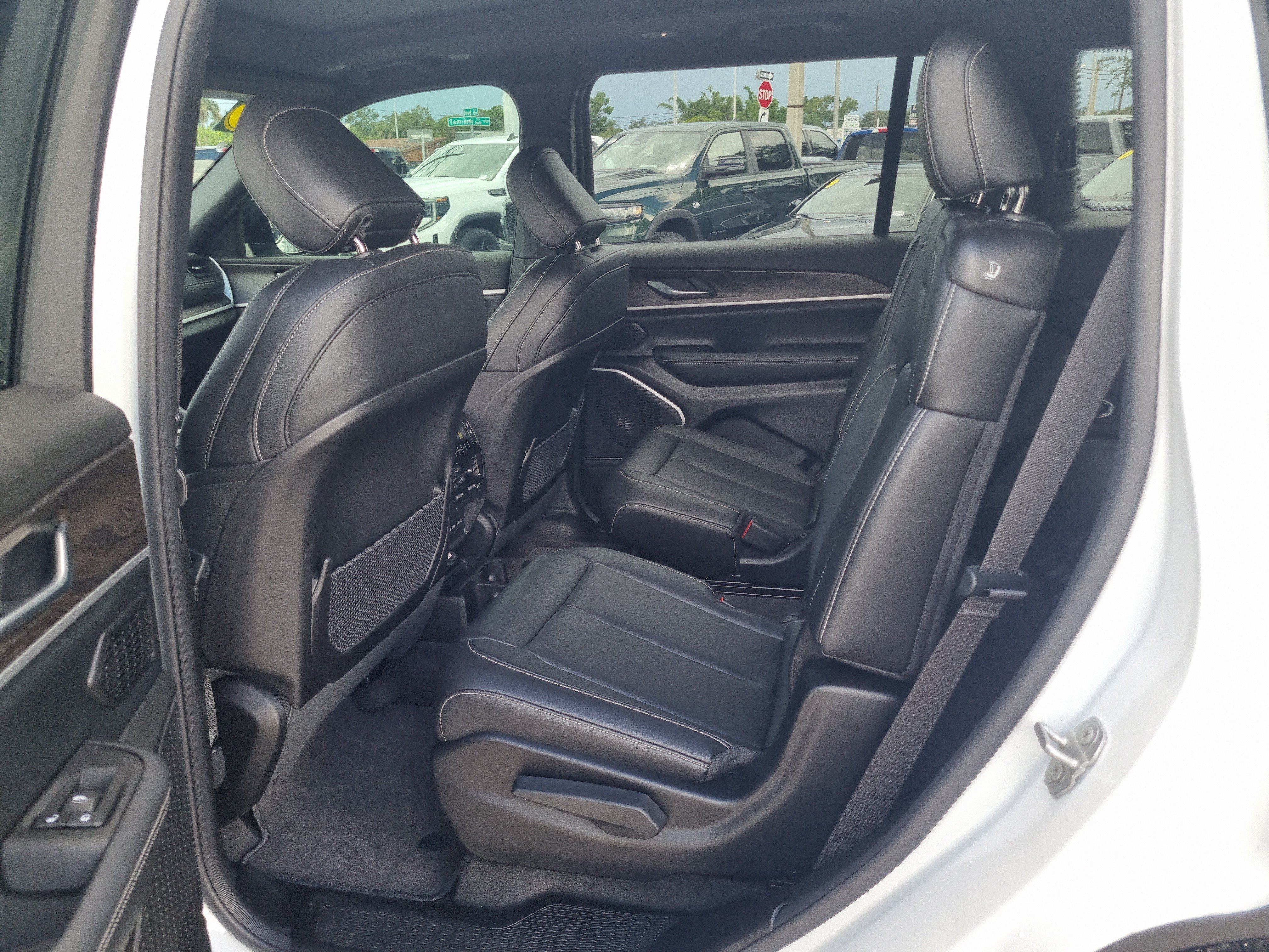 Used 2026 Jeep Grand Cherokee L Limited w/ Limited Altitude Package RWD image 10