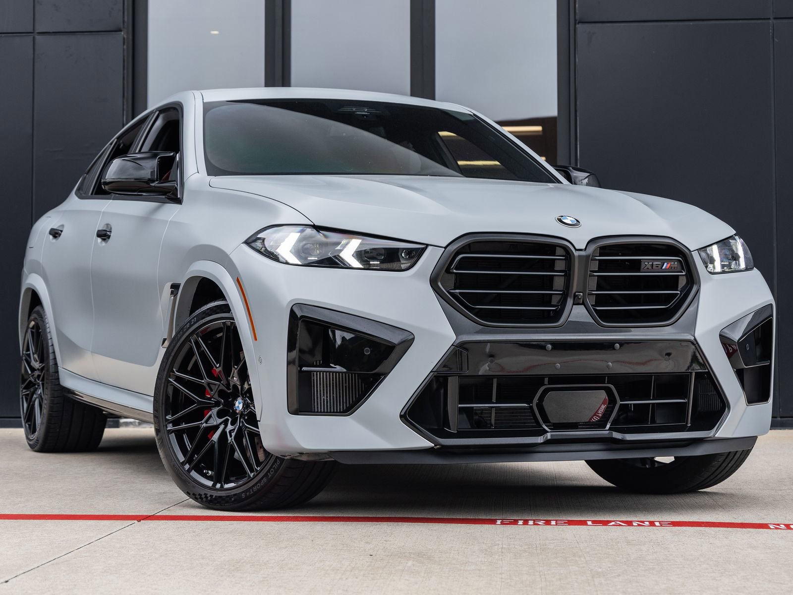 Used 2025 BMW X6 M Competition w/ Executive Package AWD/4WD image 2