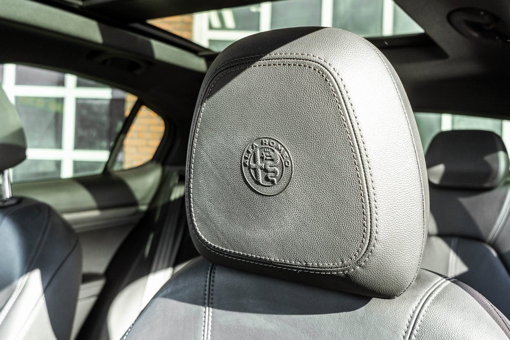 Used 2022 Alfa Romeo Stelvio Ti w/ Active Assist Plus Package image 8