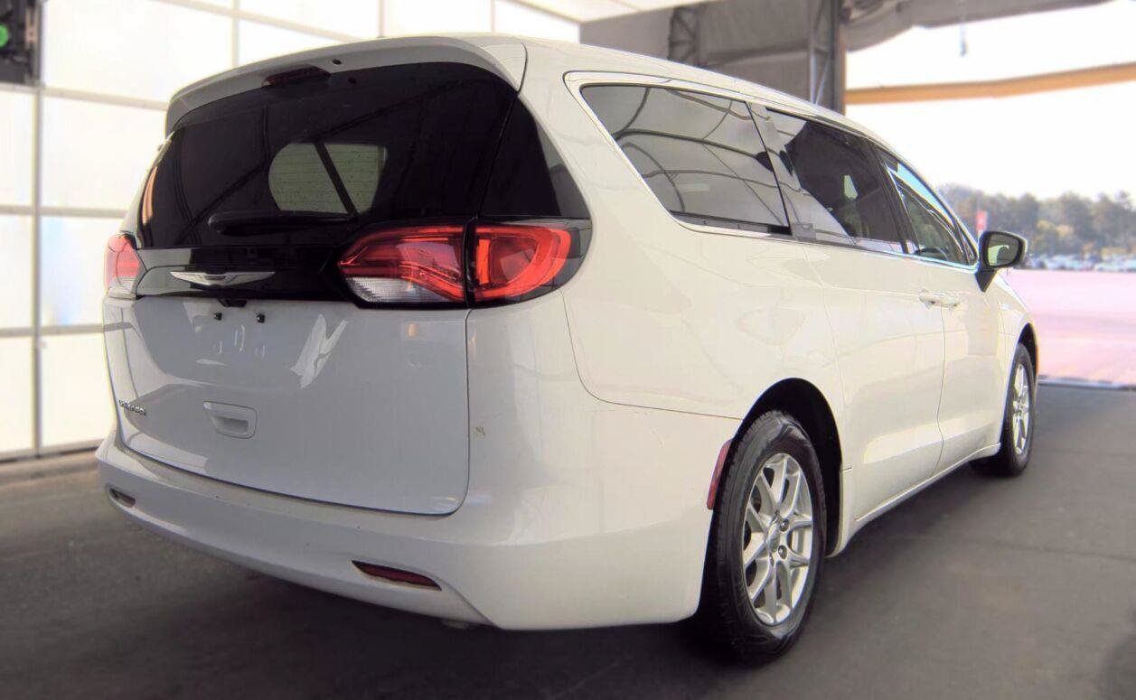 Used 2023 Chrysler Voyager LX FWD image 2